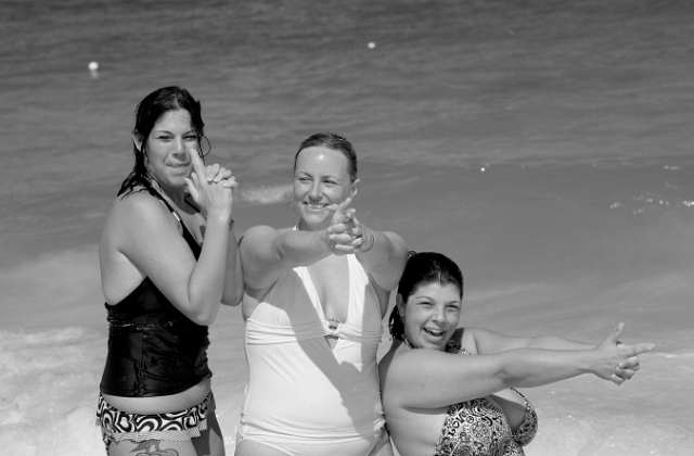 dominican_republic_beach_weddingparty_philandrenae_1.jpg