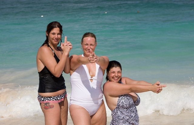 dominican_republic_beach_weddingparty_philandrenae_2.jpg