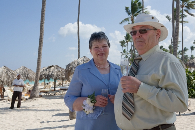 dominican_republic_ceremony_gettingready_candid_philandrenae_102.jpg