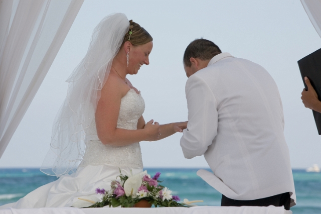 dominican_republic_ceremony_gettingready_candid_philandrenae_24.jpg