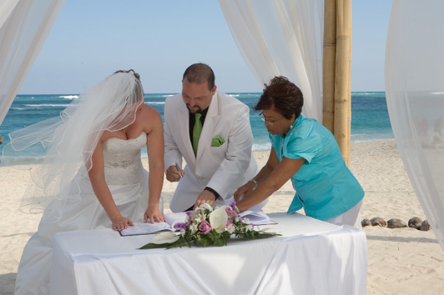 dominican_republic_ceremony_gettingready_candid_philandrenae_52.jpg