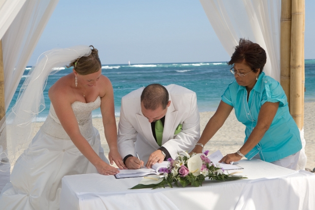 dominican_republic_ceremony_gettingready_candid_philandrenae_53.jpg