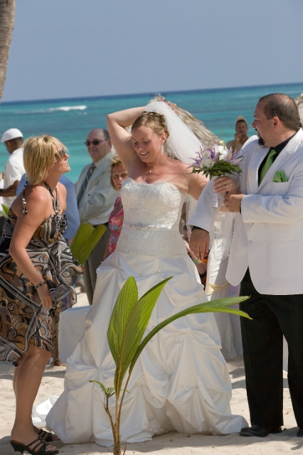 dominican_republic_ceremony_gettingready_candid_philandrenae_74.jpg