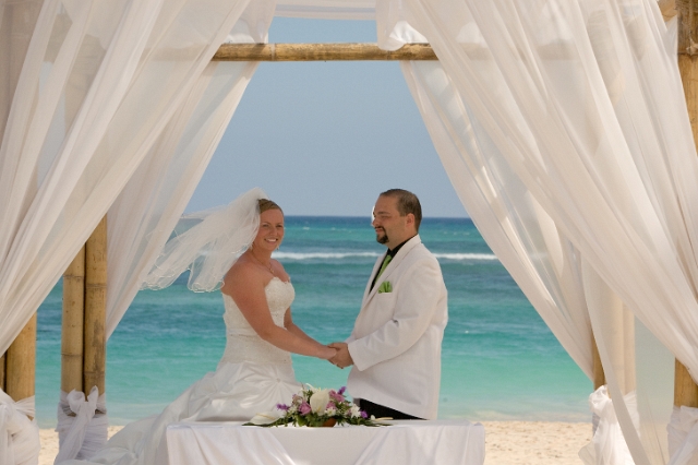 dominican_republic_ceremony_gettingready_candid_philandrenae_93.jpg